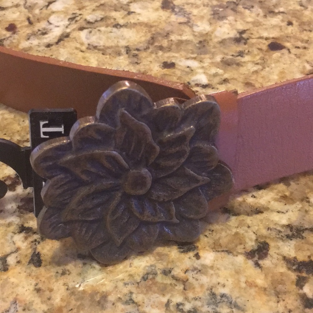 Leather Womens Belt With large Flower Buckle & Cut Design NEW Size Large Unique